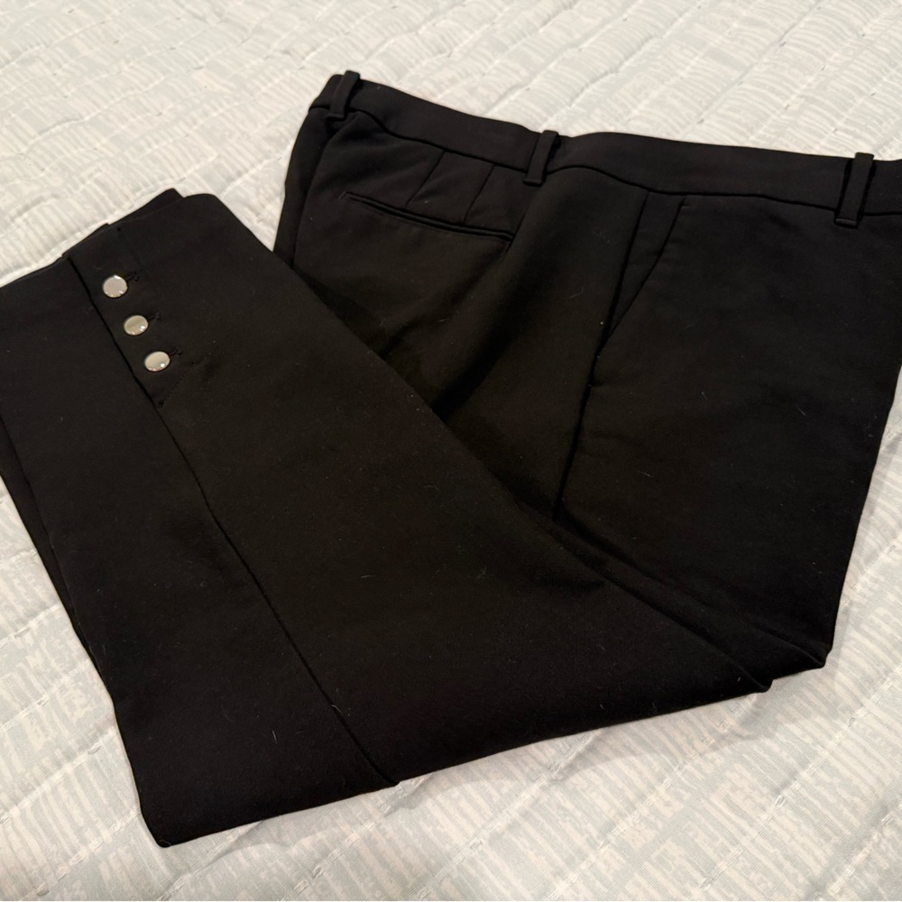 Ann Taylor Black curvy cropped pants | silver buttons at ankle